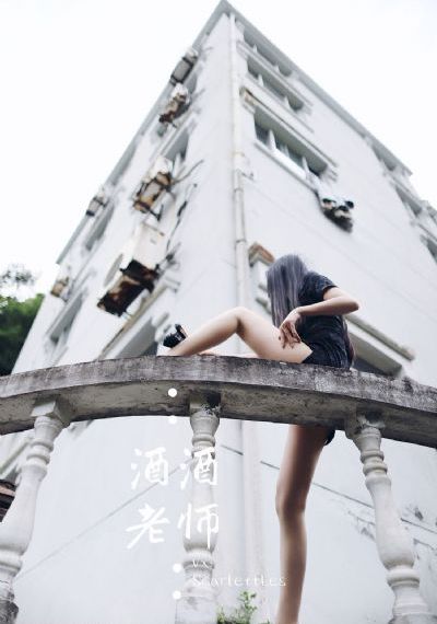 在厨房和女友闺蜜做